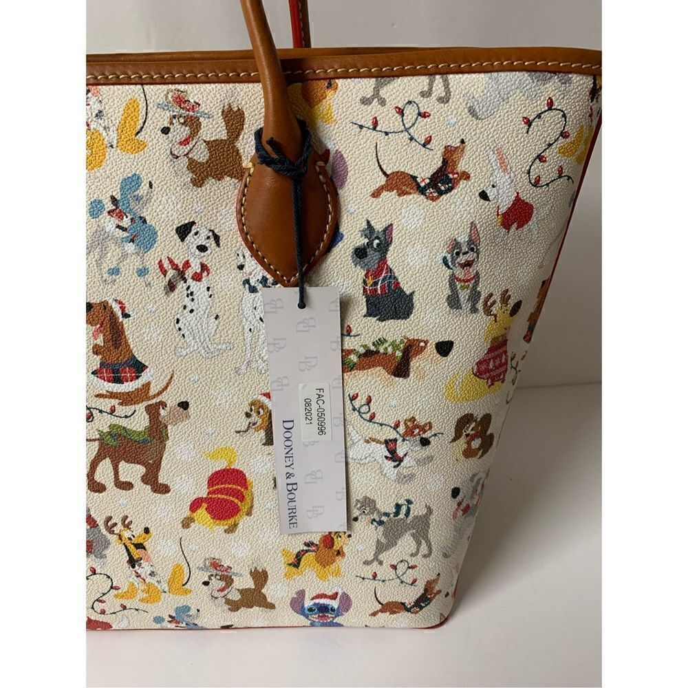 Disney Dooney & Bourke Santa Dogs Tote Tails Paws Pluto Stitch 2021 Christmas